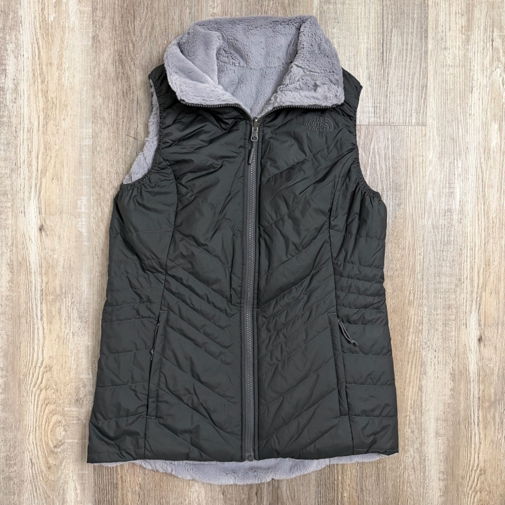 The North Face Women’s Gray Quilted Reversible Vest-size Small *NEW w/o tags*